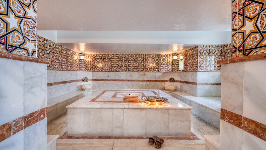 Seven Seas Hotel Life